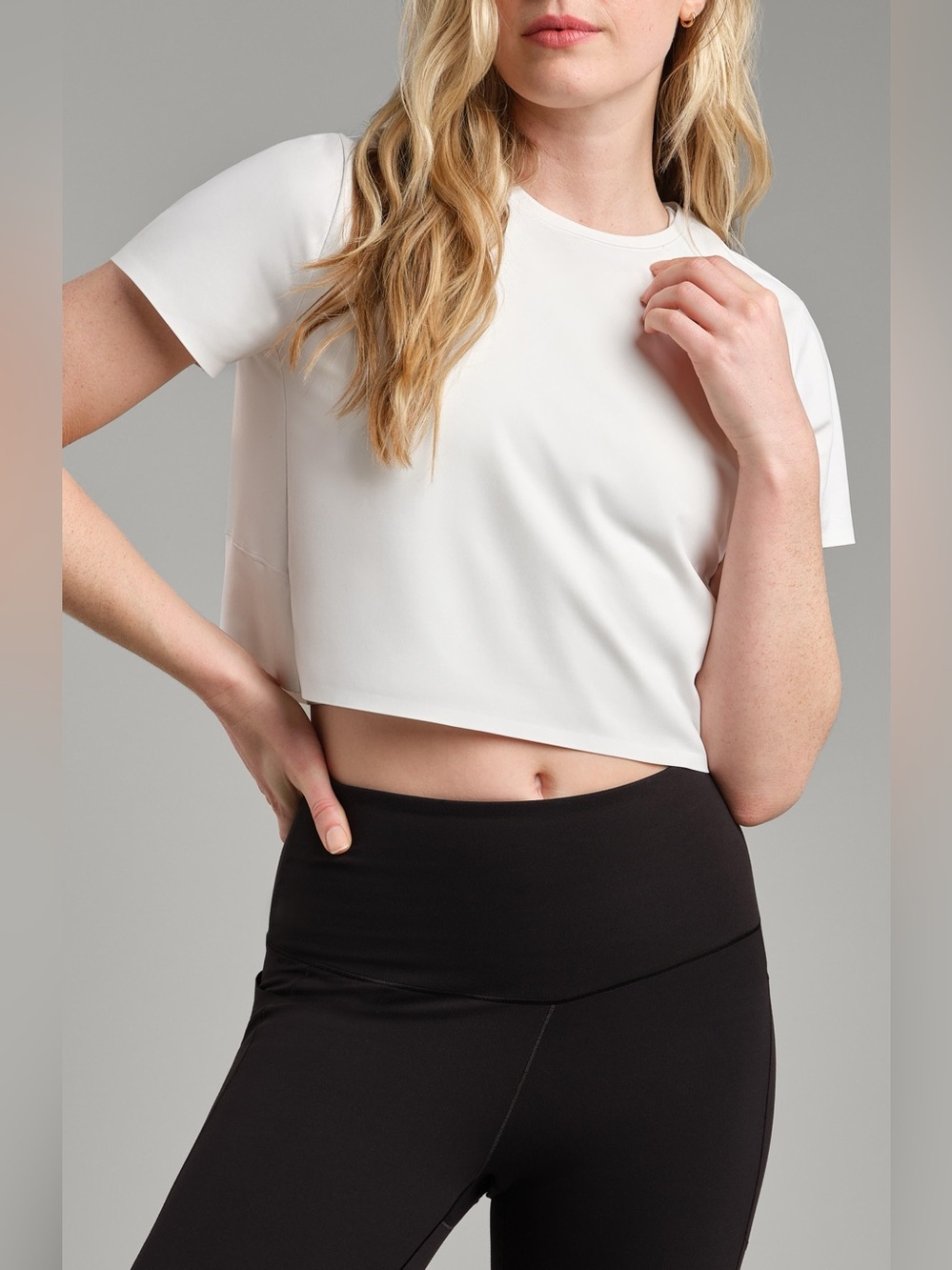 Rhone Serene Crop Performance T-Shirt Size Medium White